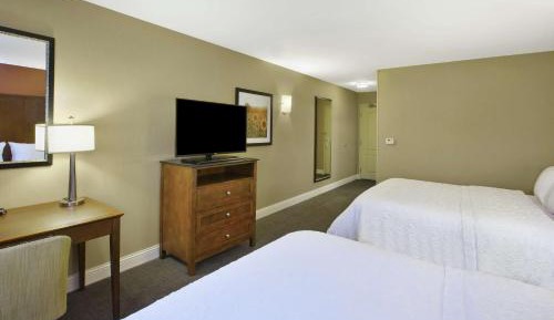 Room with Two Queen Beds - Non-Smoking