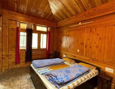 Deluxe Double Room (2 Adults + 1 Child)