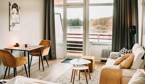 Apartment with Lake View