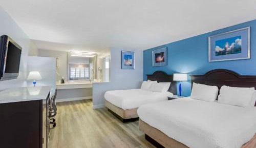 Queen Room with Two Queen Beds - Non Smoking