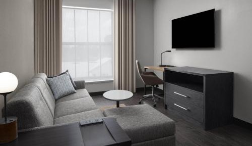 Queen Suite with  2 Queen, Sofa bed