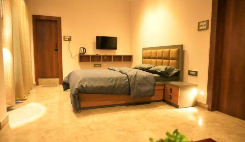 Deluxe Double Room with Balcony