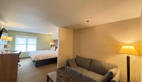 King Suite - Non-Smoking