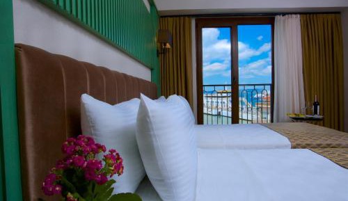 Double or Twin Room with Sea View