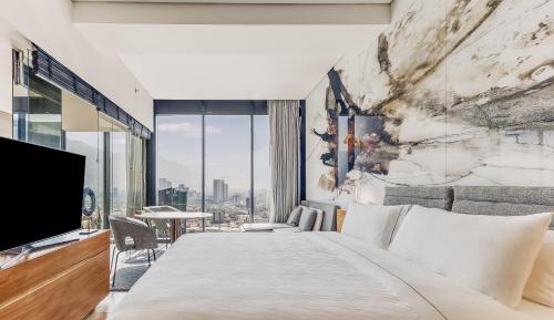 Master Suite, 1 King