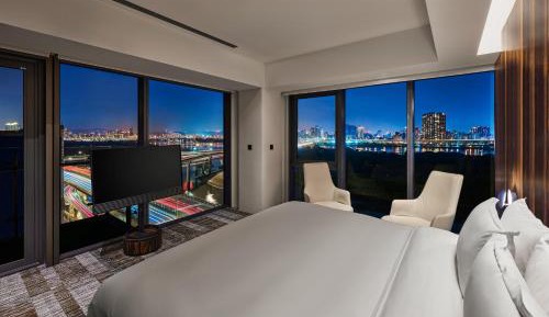 Corner King Suite with River View
