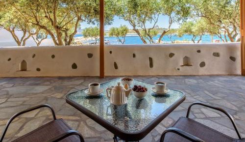Family Room with Garden View