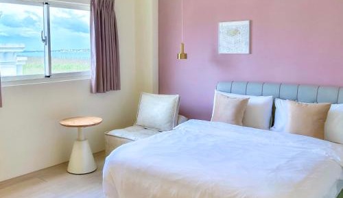 Deluxe Double Room with Side Sea View