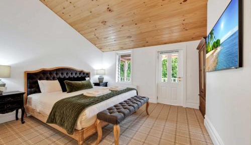 Deluxe King Suite