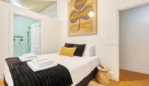 Deluxe Queen Suite