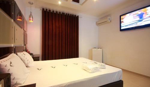 Deluxe Suite with Spa Bath