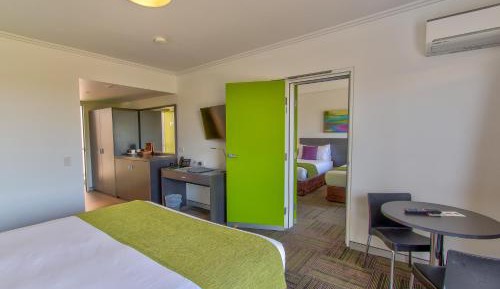 Interconnecting Family Suite