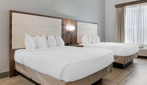 Queen Room with Two Queen Beds and Bath Tub - Mobility Access/Non-Smoking