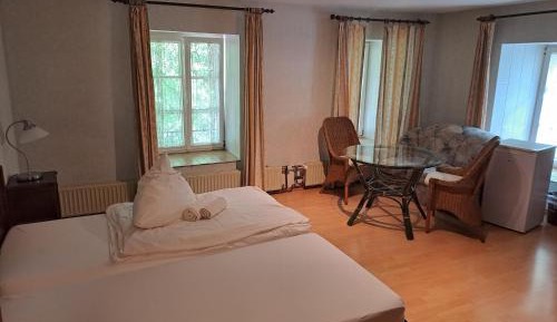 Deluxe Double Room (2 Adults + 1 Child)
