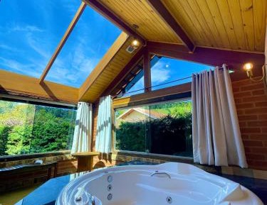 Queen Suite with Spa Bath