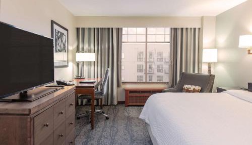 King Room with Roll-In Shower - Disability Access