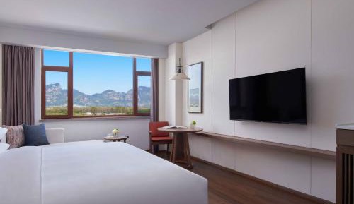 Club King Room