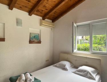 Bungalow with Garden View