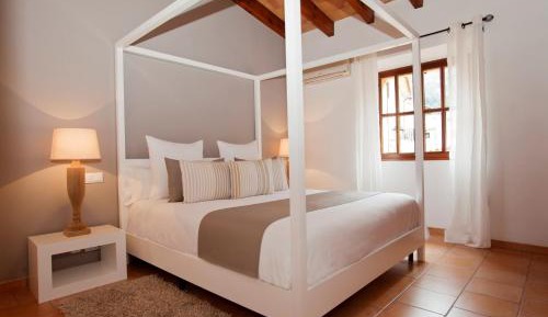 Superior One-Bedroom Apartment (2 Adults)