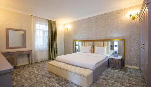 Family Room with Garden View