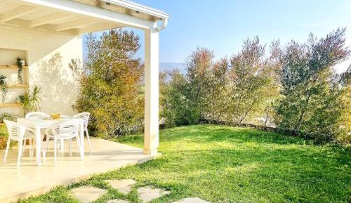 Apartment with Mountain View
