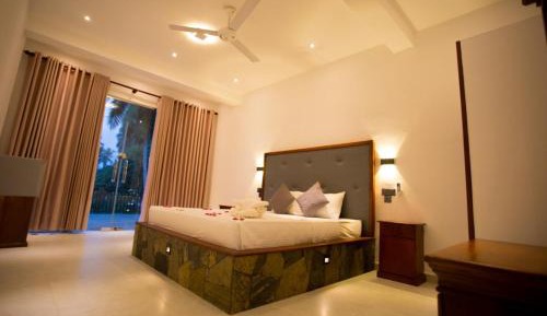 Deluxe Double Room (2 Adults + 1 Child)