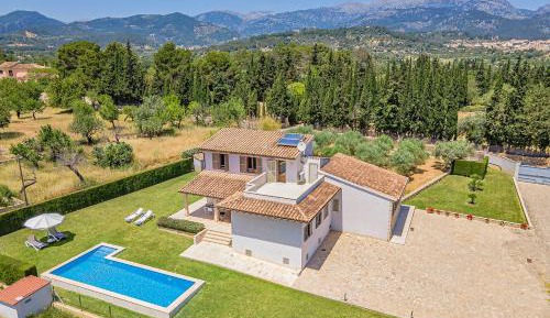 Villa with Garden View