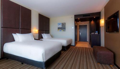 One-Bedroom Twin Suite