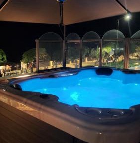 Deluxe Suite with Spa Bath