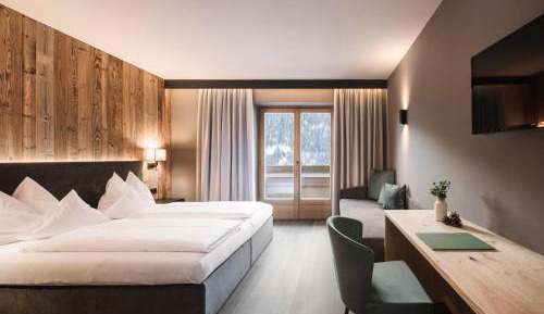 Double Room with Balcony and Mountain View