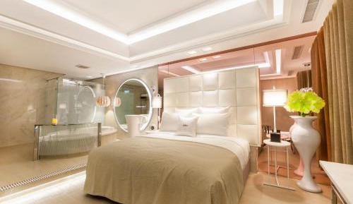 Deluxe Double Room with Private Garage