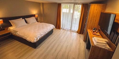 Deluxe Double Room with Balcony