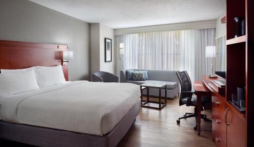 King Guest Room with Sofa Bed