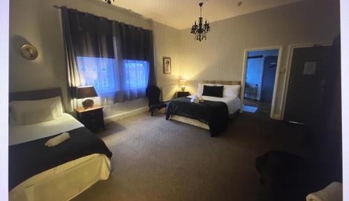 Deluxe Family Room (Thomas Andrew Room)