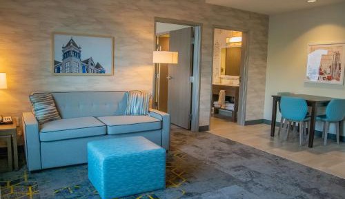 One-Bedroom King Suite