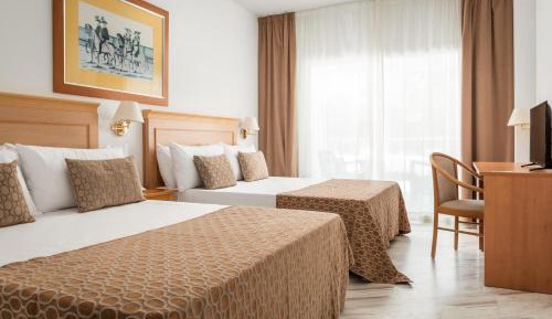 Quadruple Room (2 Adults + 2 Children)