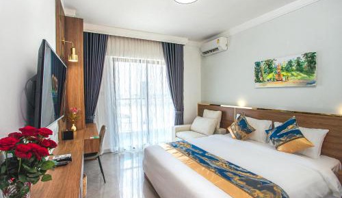 Deluxe King Balcony River View 