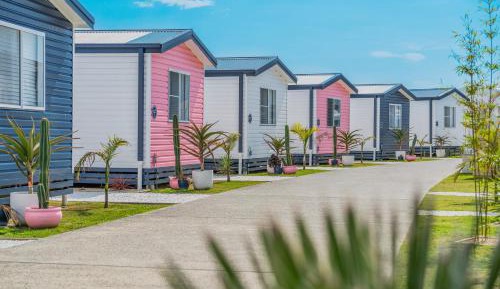 Bungalow - Water Front 