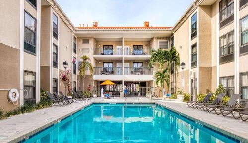 Queen Suite - Non-Smoking