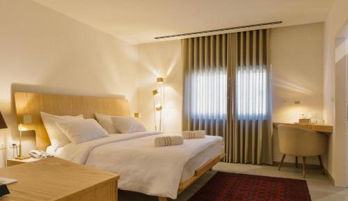 Standard Queen Room