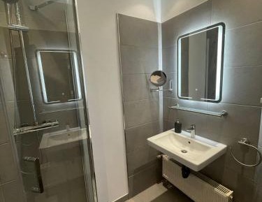 Standard Single Room ****