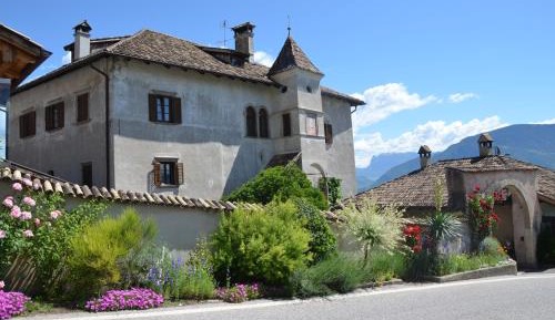 Apartment with Mountain View