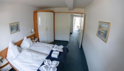 Comfort One-Bedroom Apartment with Balcony and Sea View