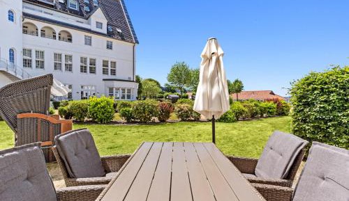 Apartment with Terrace (Annex building)