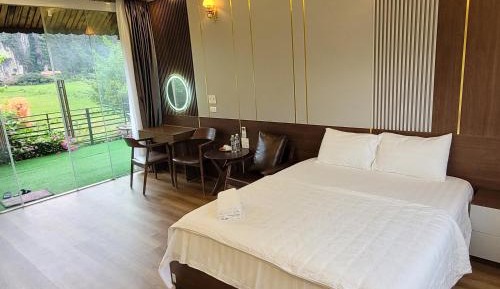 Suite with Mountain View