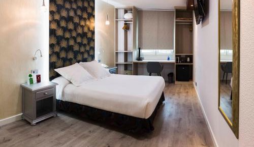 Standard Queen Room