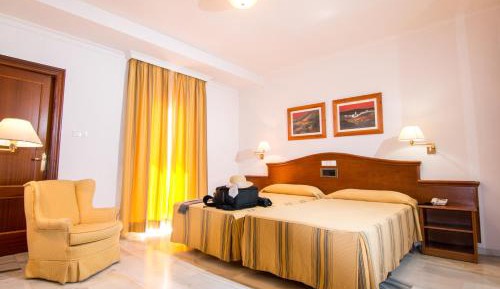 Quadruple Room (2 Adults + 2 Children)