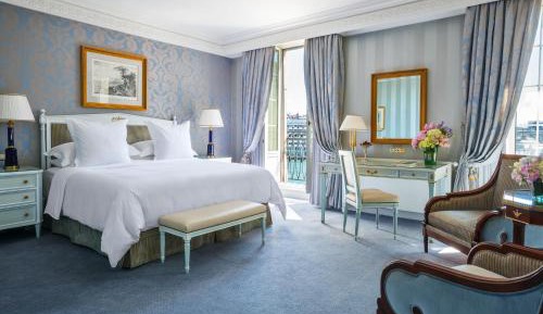 Deluxe Room King Bed