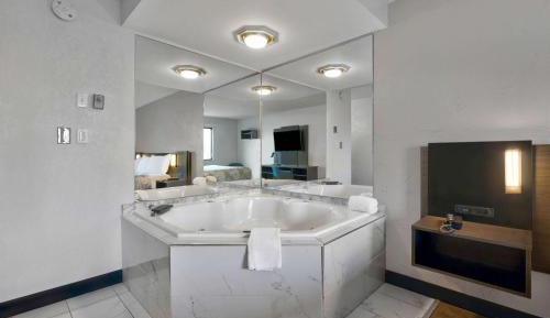 King Room with Spa Bath - Non-Smoking