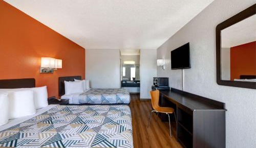 Deluxe Queen Room with Two Queen Beds - Non-Smoking